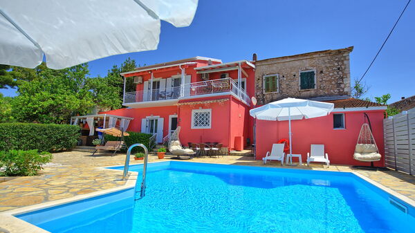 Villa Giador: bassin, Extérieur