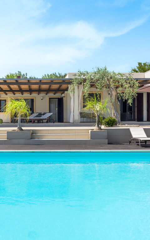 Villa Mara: bassin, Extérieur