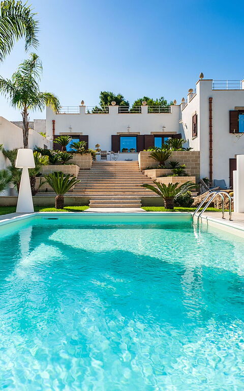 Villa Pigna Bianca: bassin, Extérieur