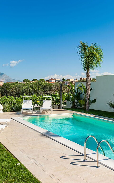 Villa Pigna Bianca: bassin, Extérieur