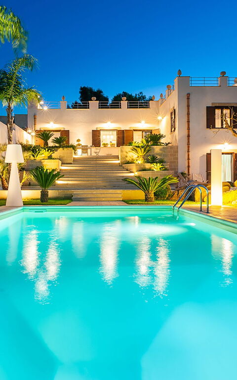 Villa Pigna Bianca: bassin, Extérieur