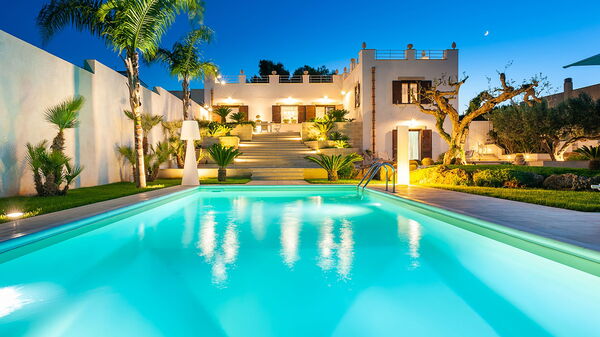 Villa Pigna Bianca: bassin, Extérieur