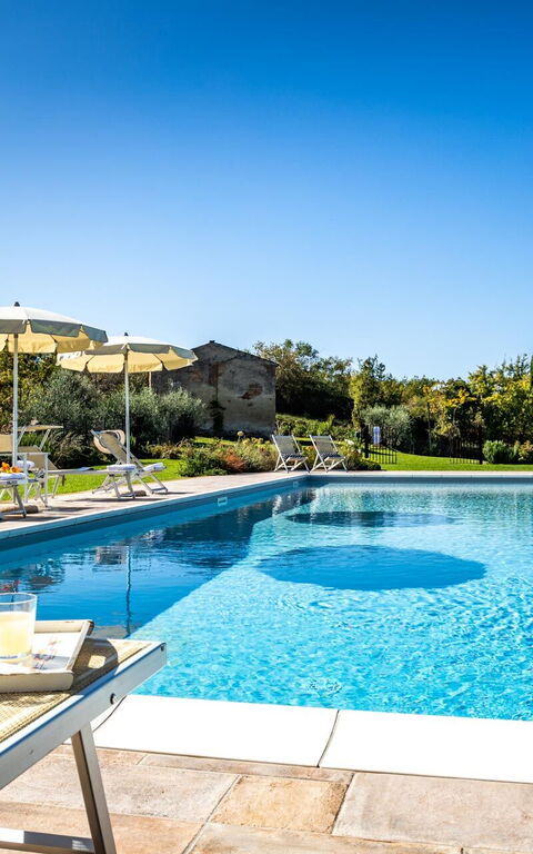 Villa Bonriposo: bassin, Extérieur