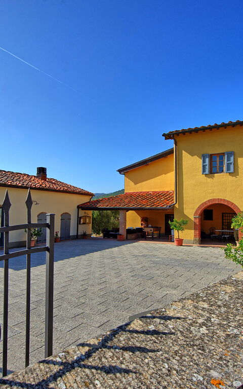 Casalta: Extérieur, Extérieurs