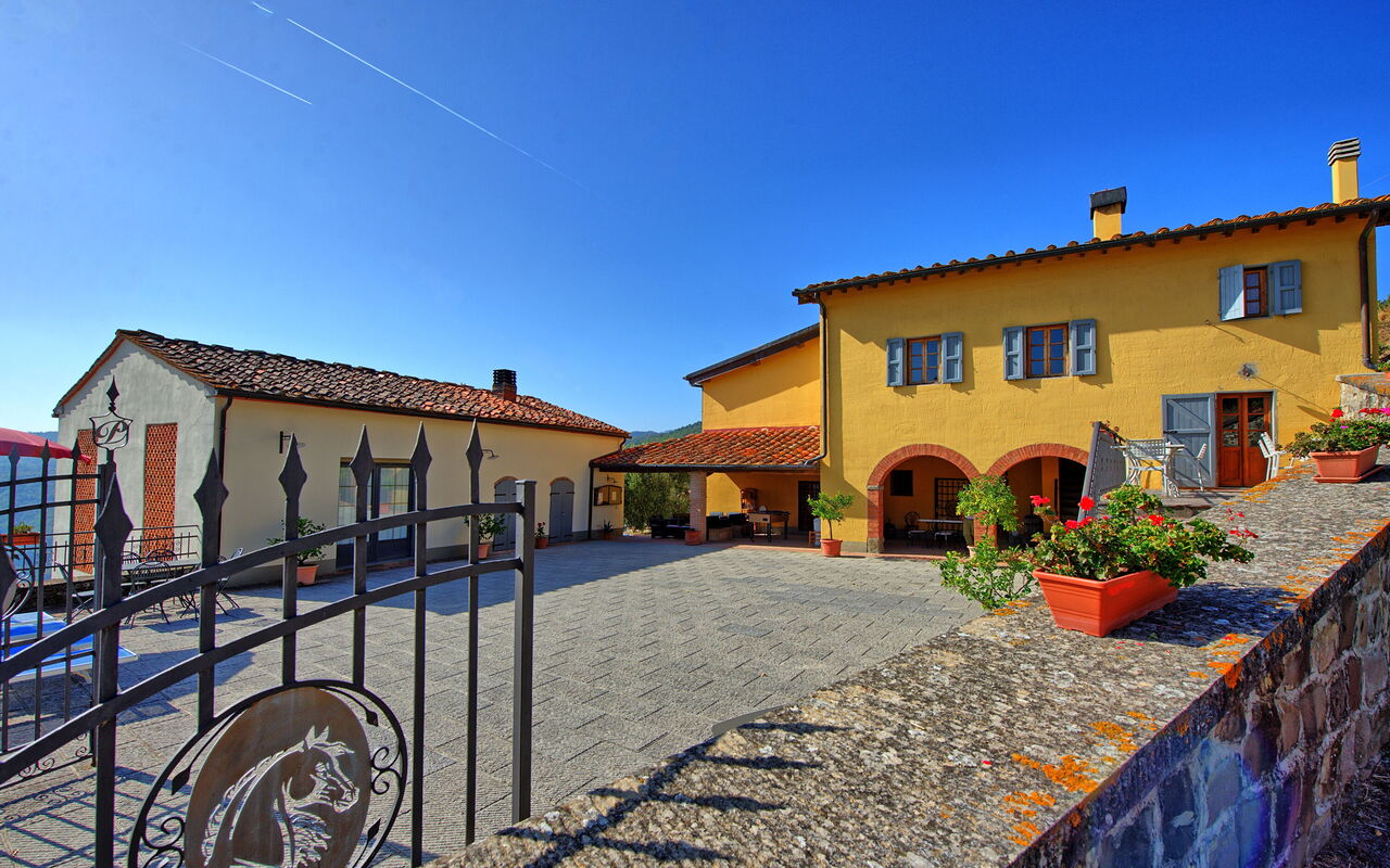 Casalta: Extérieur, Extérieurs