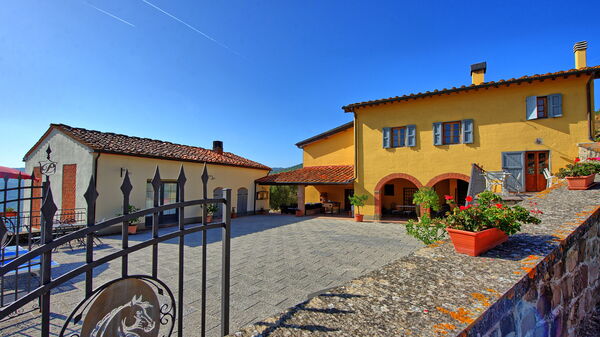 Casalta: Extérieur, Extérieurs