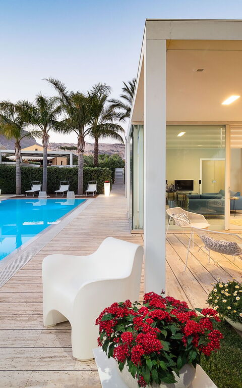 Villa Bellini: bassin, Extérieurs