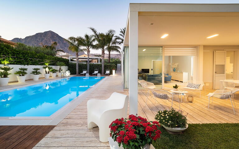 Villa Bellini: bassin, Extérieurs