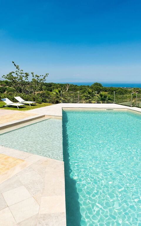 Villa Torre Etnea: bassin, Extérieur