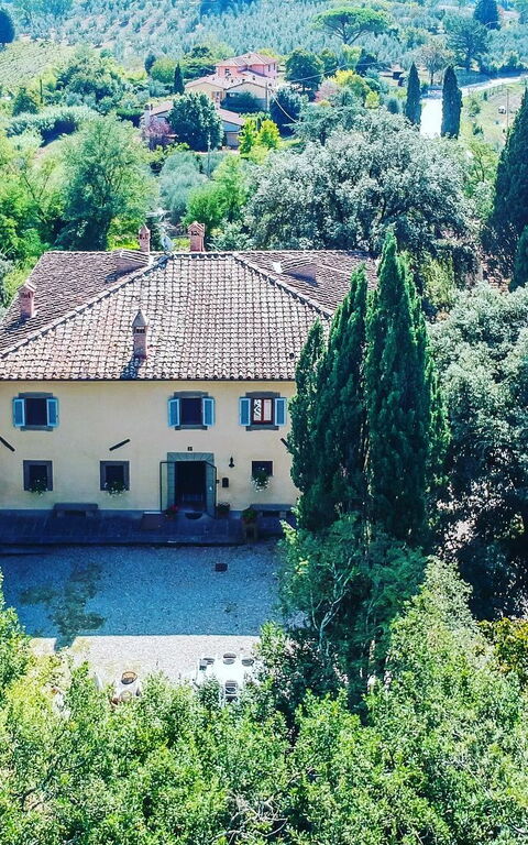 Moriolo: Extérieurs, Jardin