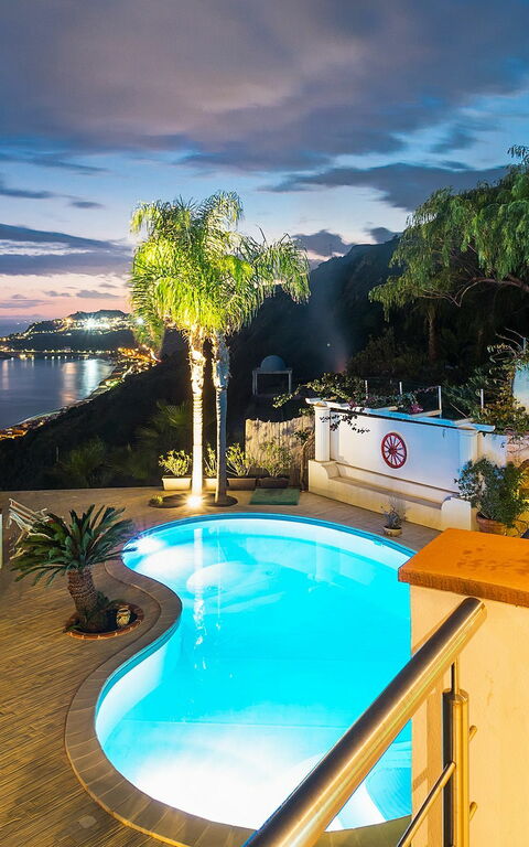 Villa Luce: bassin, Extérieur