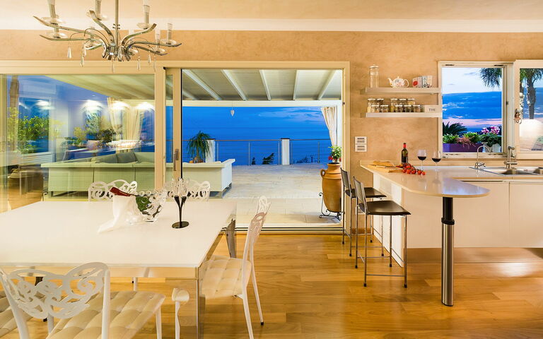 Villa Luce: Cuisine, Salle à manger
