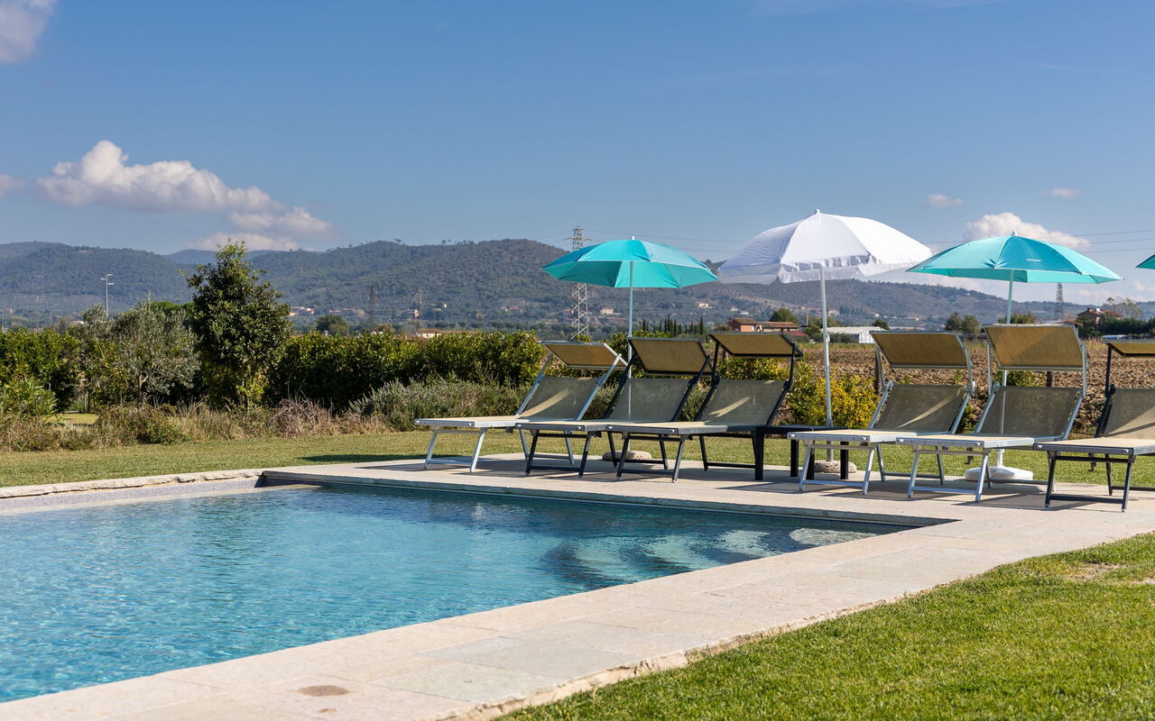 Villa Dei Vini: bassin, Extérieur, Jardin, Vues