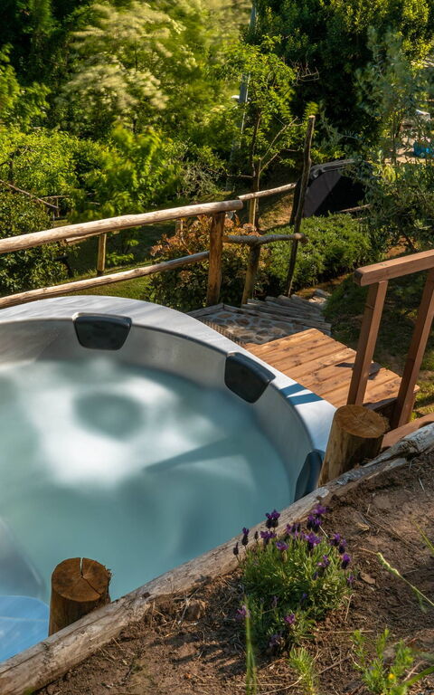 Casale Di Cozzile: Extérieur, jacuzzi