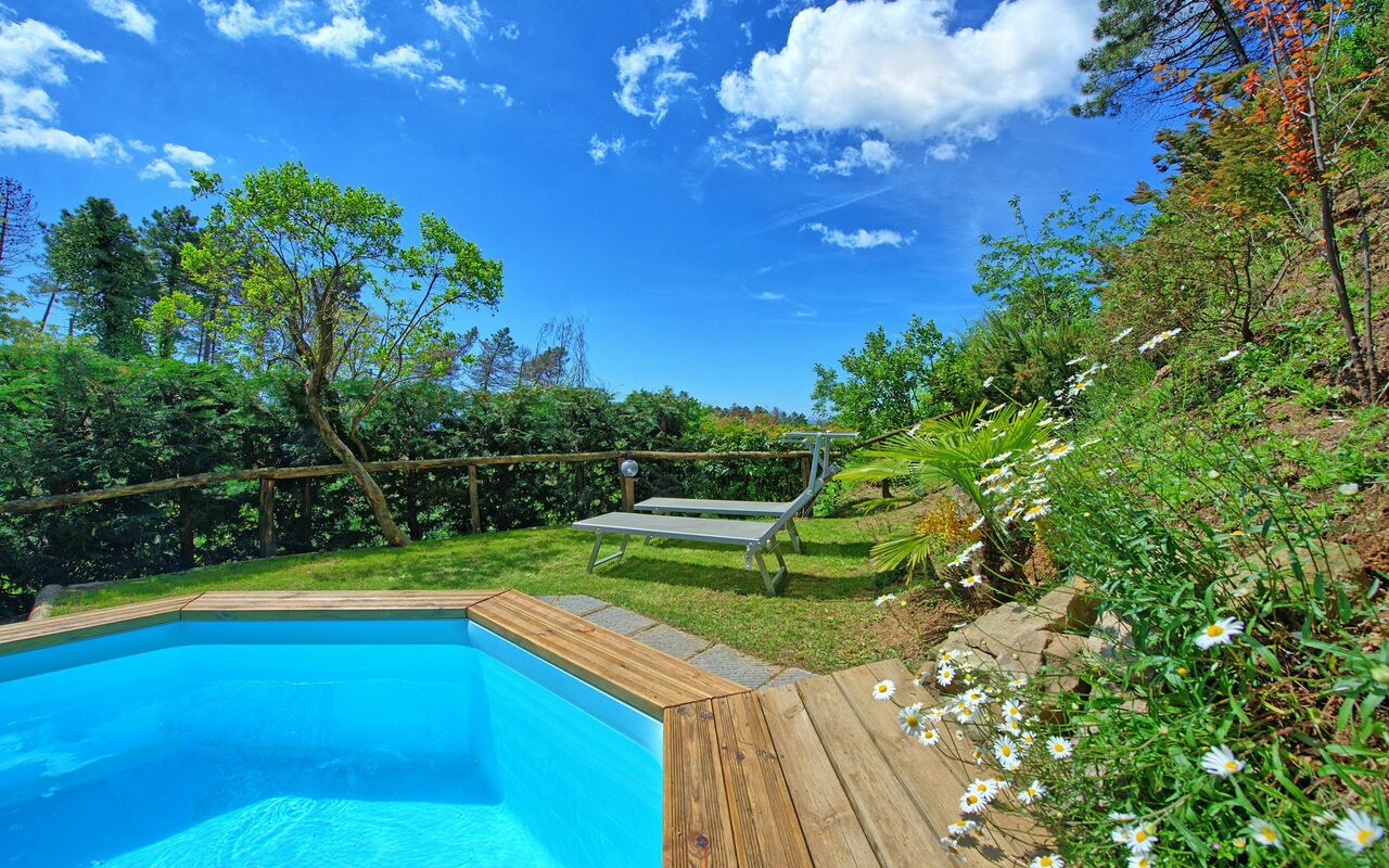 Casale Di Cozzile: bassin, Jardin