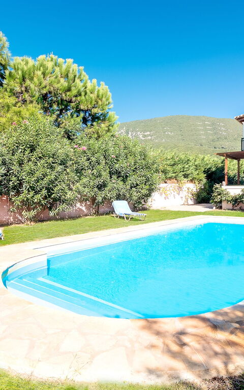 Beachfront Villa Rania: bassin