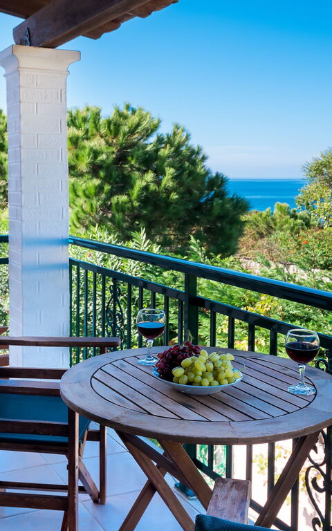 Beachfront Villa Rania: Balcon / Terrasse / Patio, Extérieur