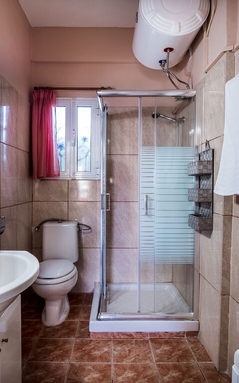 Beachfront Villa Rania: Salle de bain