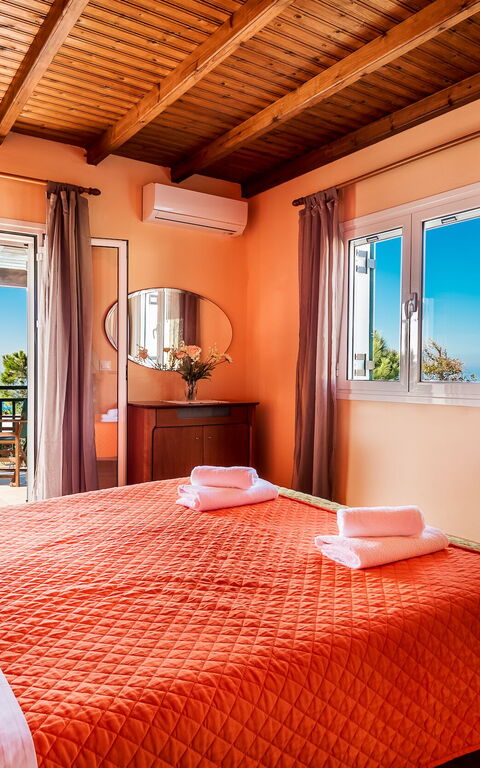 Beachfront Villa Rania: chambre à coucher