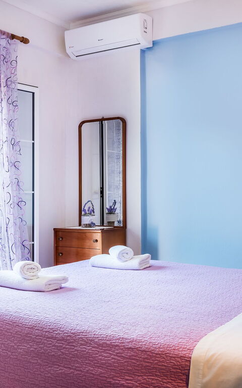 Beachfront Villa Rania: chambre à coucher