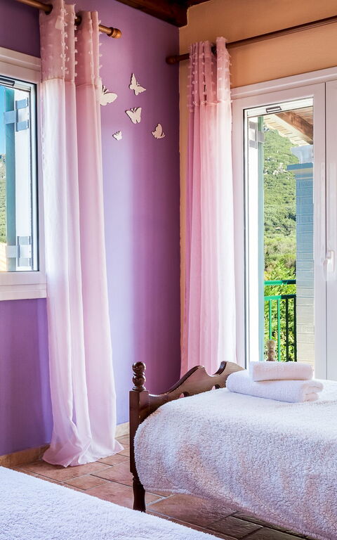 Beachfront Villa Rania: chambre à coucher