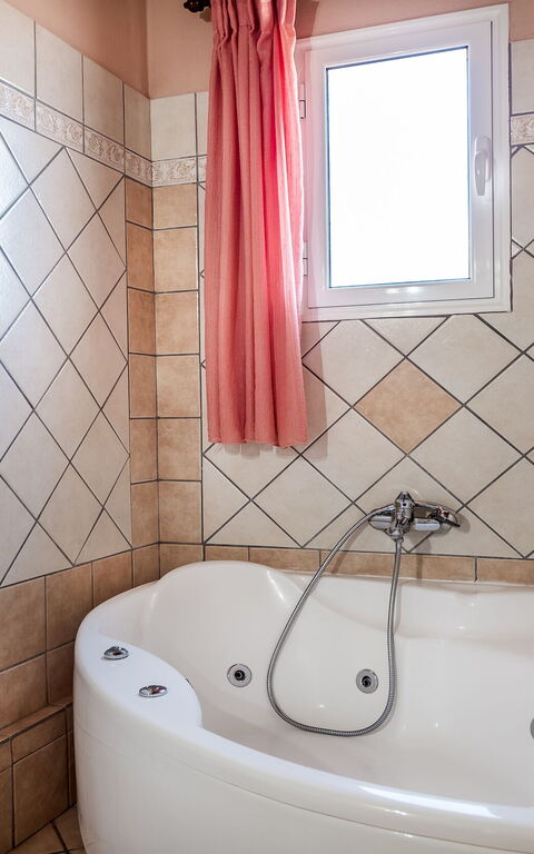 Beachfront Villa Rania: Salle de bain