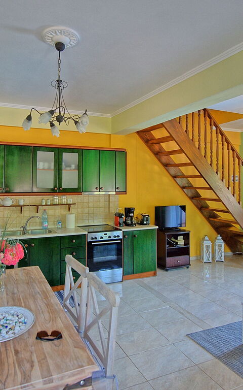 Beachfront Villa Rania: Cuisine, Salle à manger, Salon