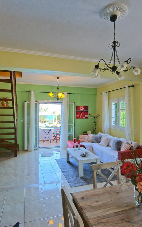 Beachfront Villa Rania: Cuisine, Salle à manger, Salon