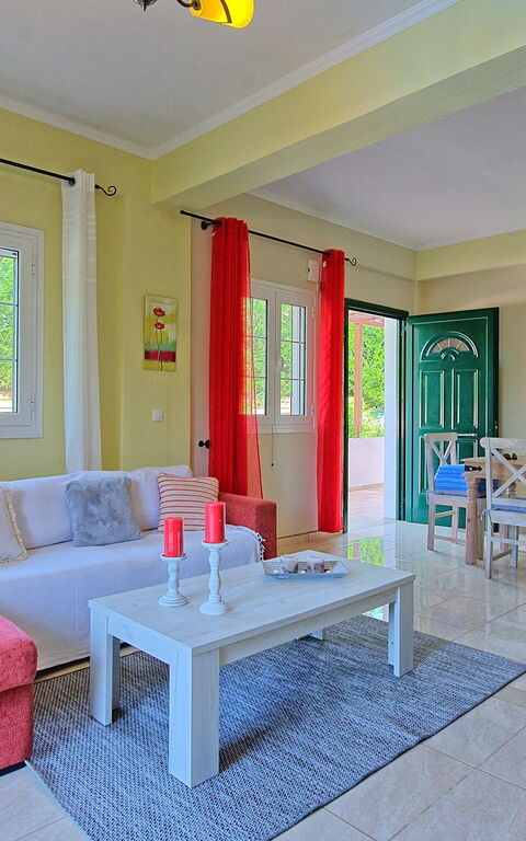 Beachfront Villa Rania: Cuisine, Salle à manger, Salon