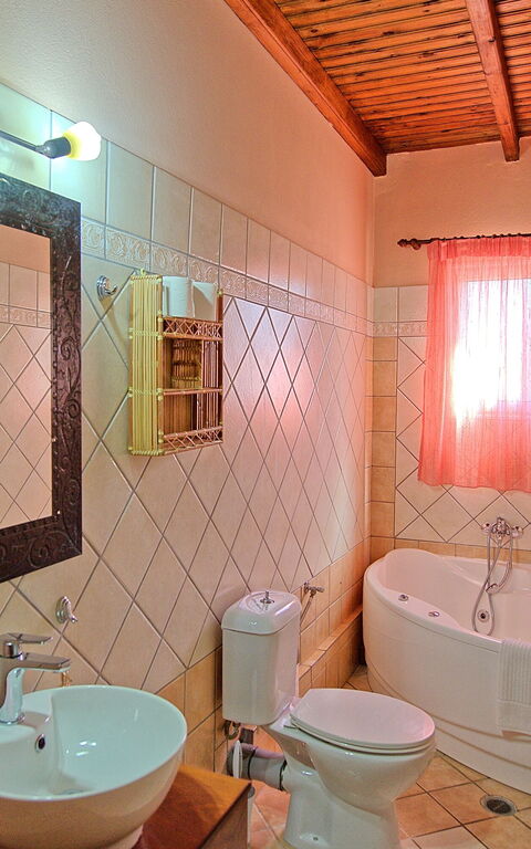 Beachfront Villa Rania: Salle de bain
