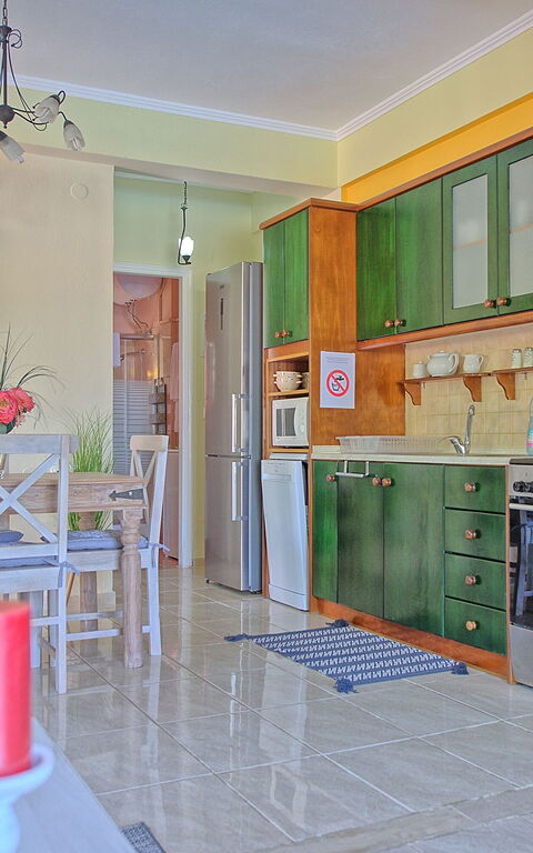 Beachfront Villa Rania: Cuisine, Salle à manger, Salon