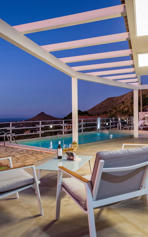 Villa Scire: bassin, Extérieur