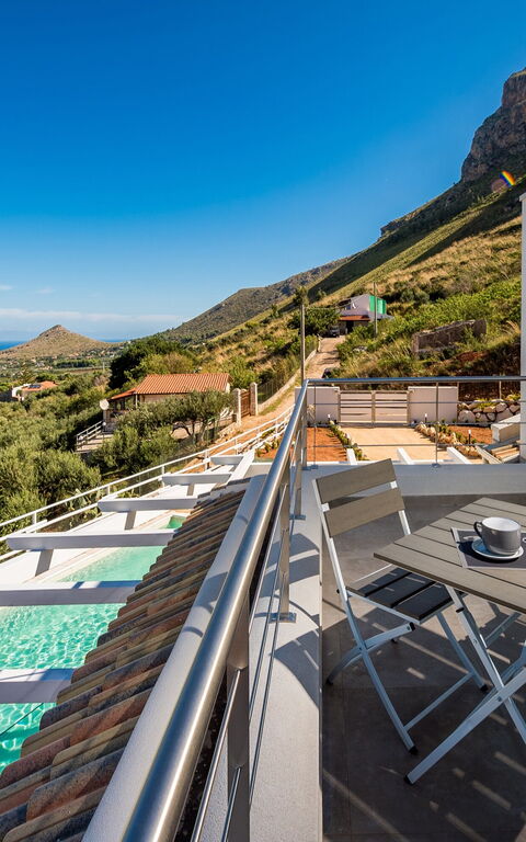 Villa Scire: bassin, Extérieur