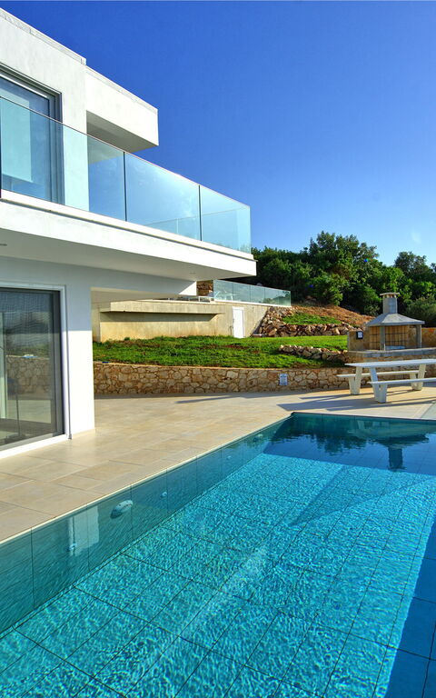 Villa Nafsika: bassin, Extérieurs