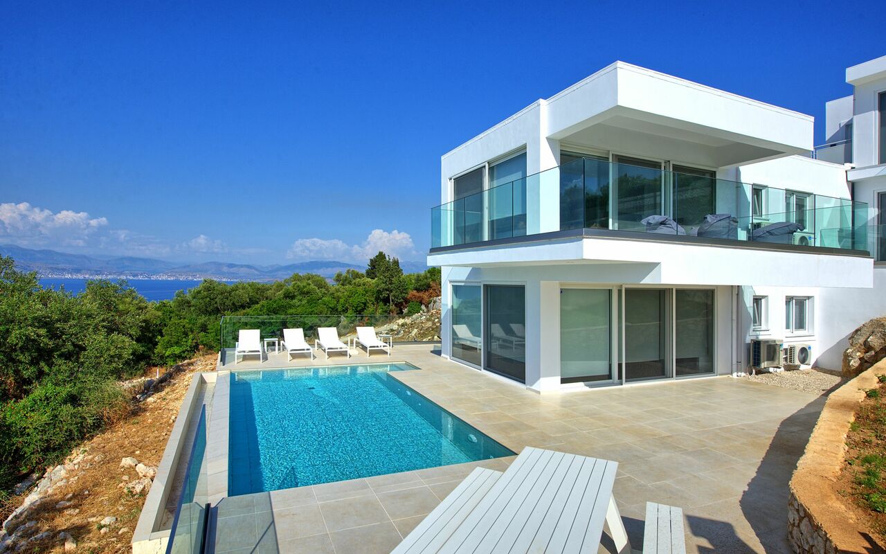 Villa Nafsika: bassin, Extérieurs