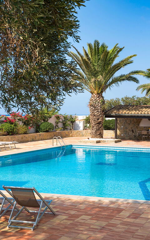 Villa Cala Mancina: bassin, Extérieur, Extérieurs