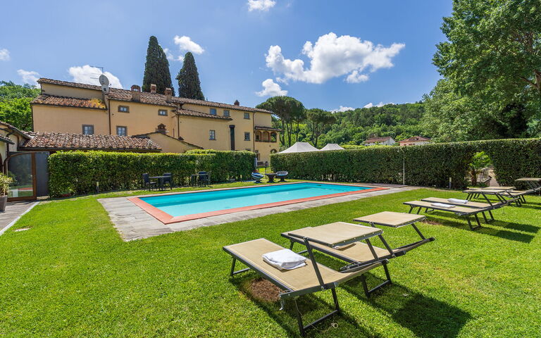 Santa Flora: bassin, Extérieur, Jardin