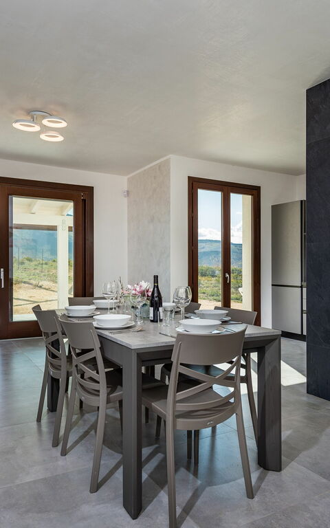 Villa Livreri: Cuisine, Salle à manger