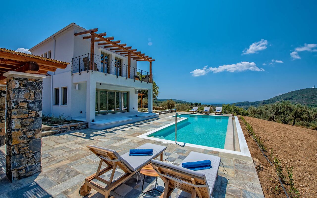 Villa Lyra: bassin, Extérieur