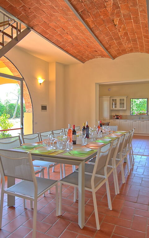 Nicola: Salle à manger