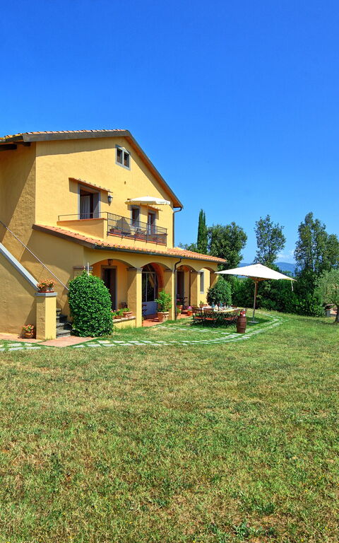 Nicola: Extérieur, Jardin