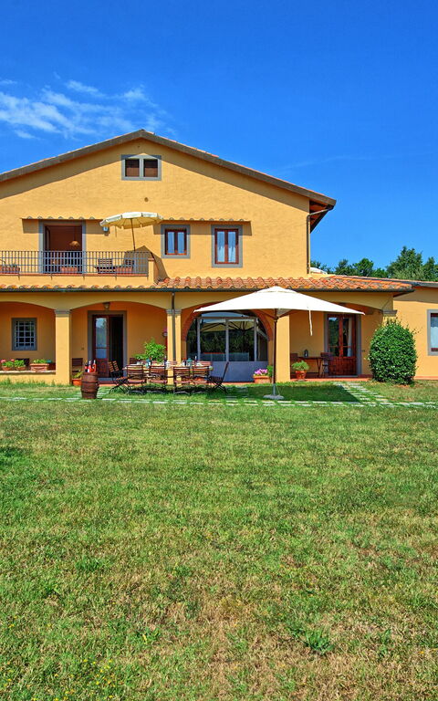 Nicola: Extérieur, Jardin