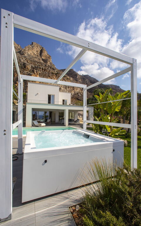 Villa Annalisa: Balcon / Terrasse / Patio, Extérieur, jacuzzi, Vues