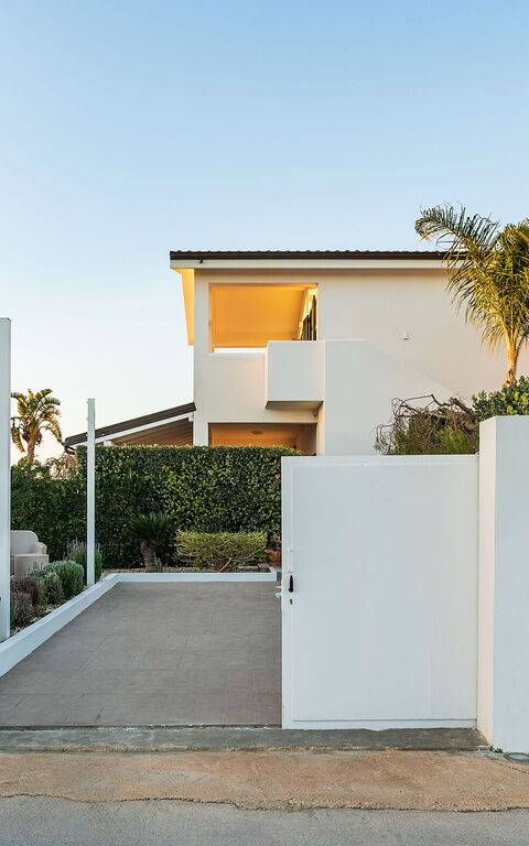 Anny: Extérieurs, Jardin