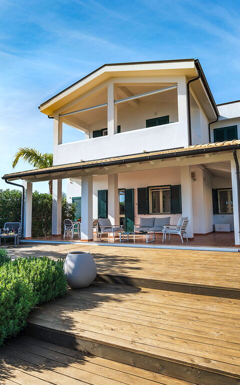 Anny: Extérieurs, Jardin