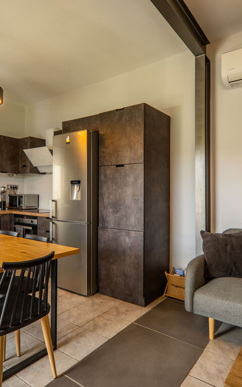 Villa Eftychia: Cuisine, Salle à manger, Salon