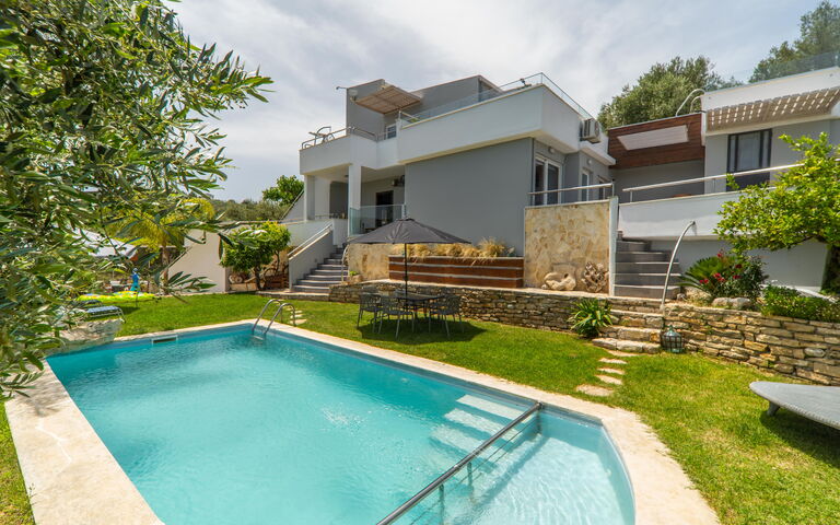 Villa Eftychia: bassin, Extérieur, Jardin