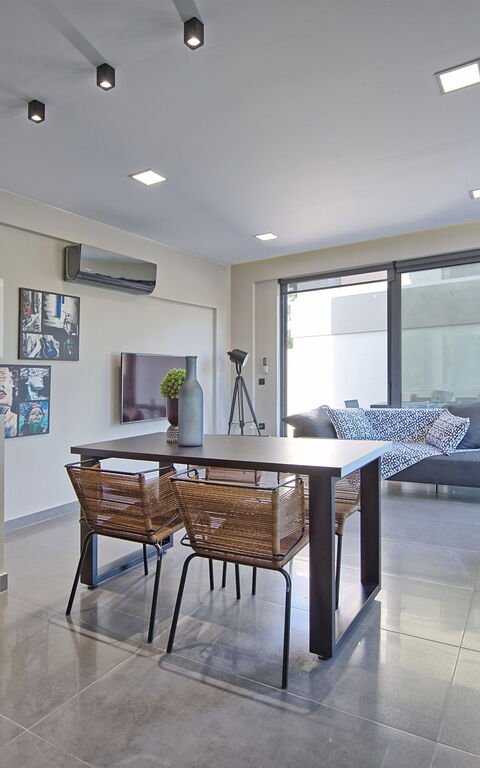 Villa Maripol: Salle à manger, Salon