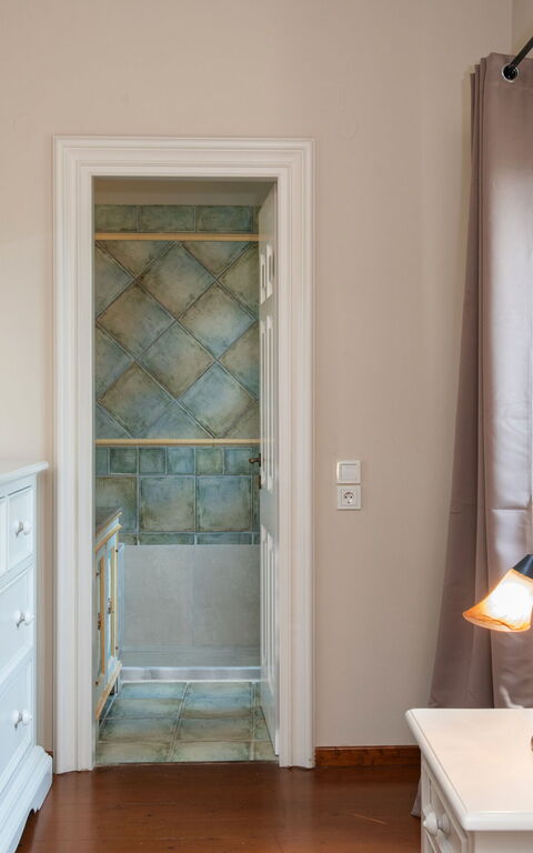Villa Moyria: chambre à coucher, Salle de bain