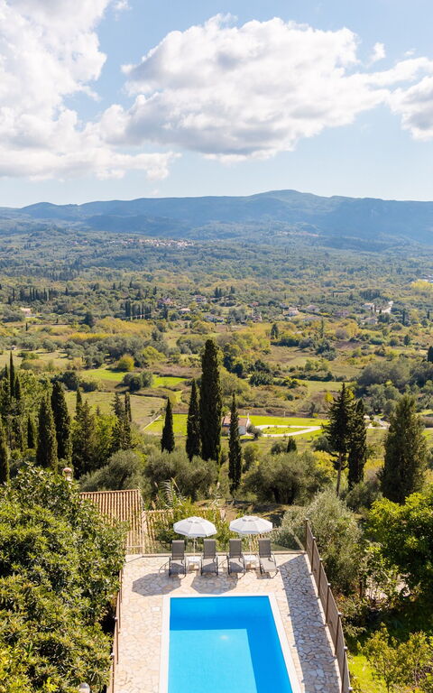 Villa Dinos: bassin, Vues